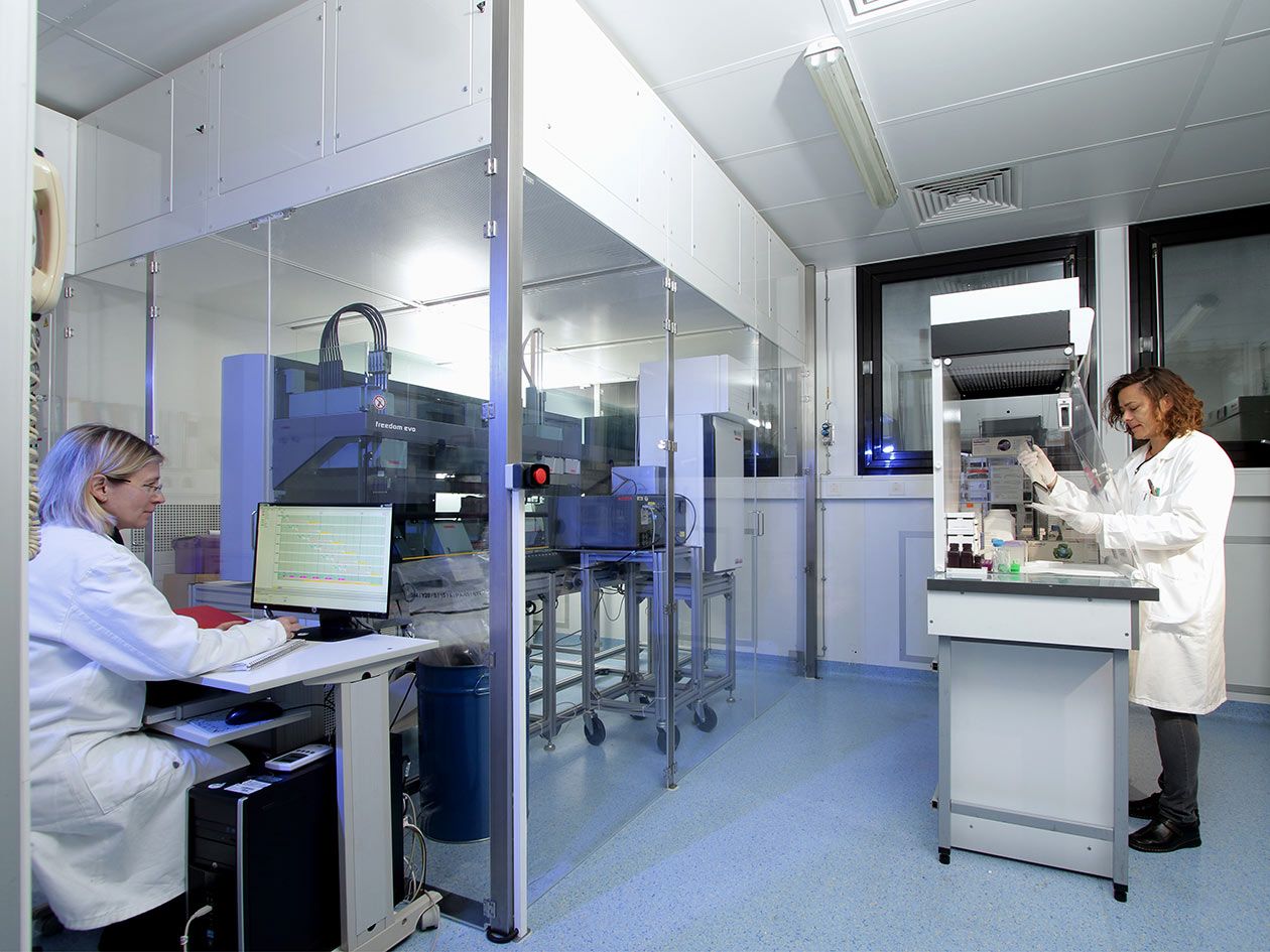 <hr>Pièce robotique pour le criblage à haut débit.