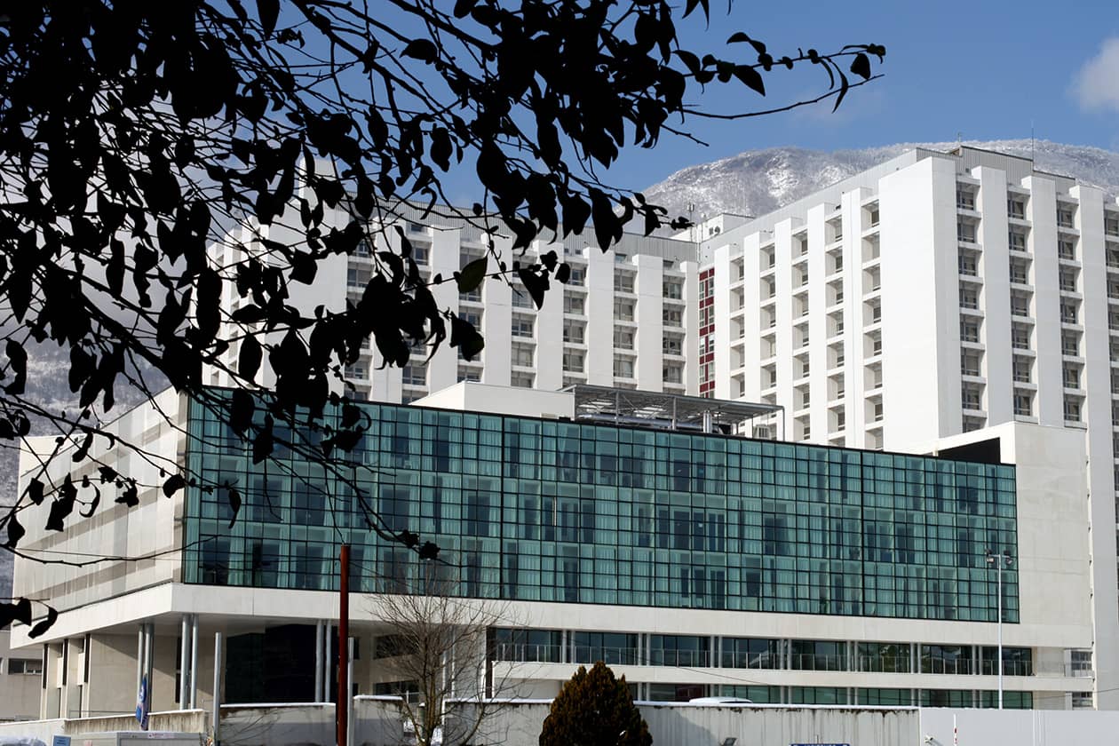 <hr>Laboratoire de biologie et pathologie du CHU Grenoble Alpes hébergeant le CRB.