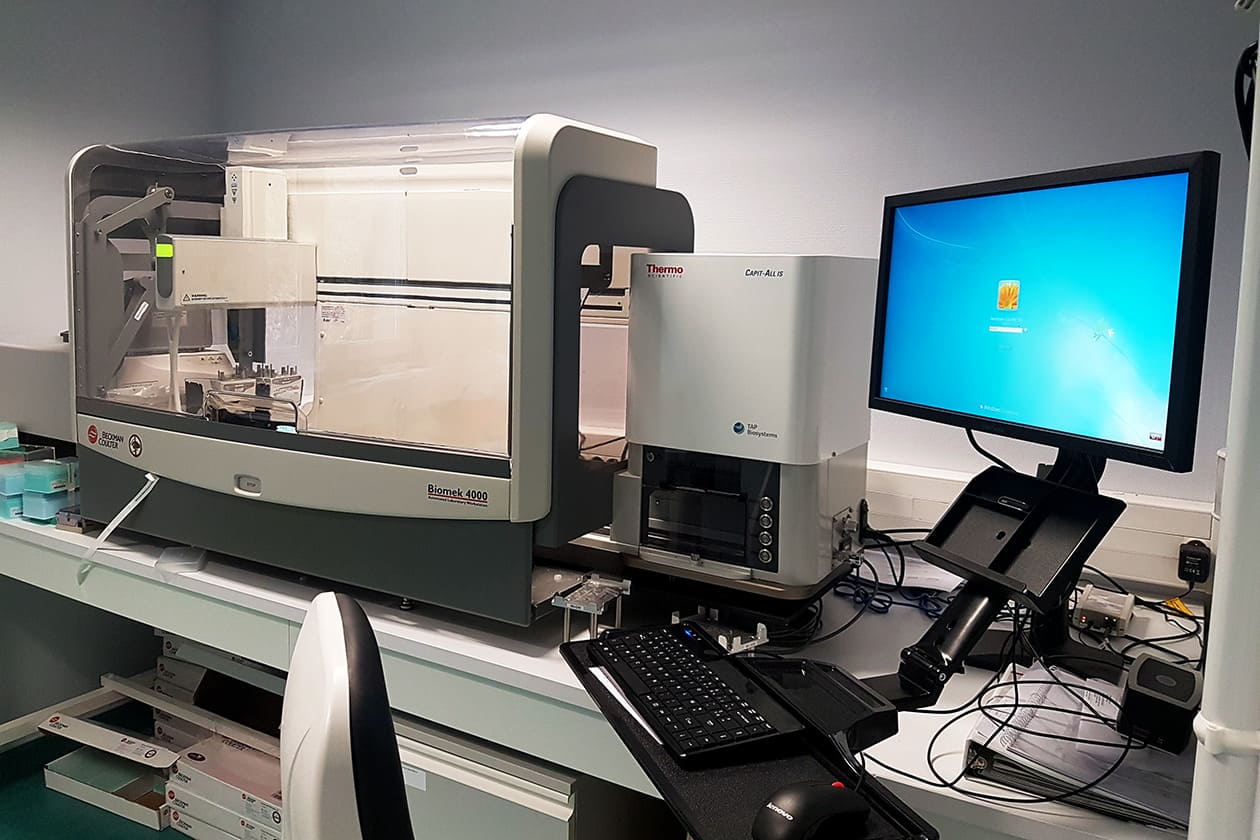 <hr>Biomek 4000 pour la quantification automatisée d’extraits.