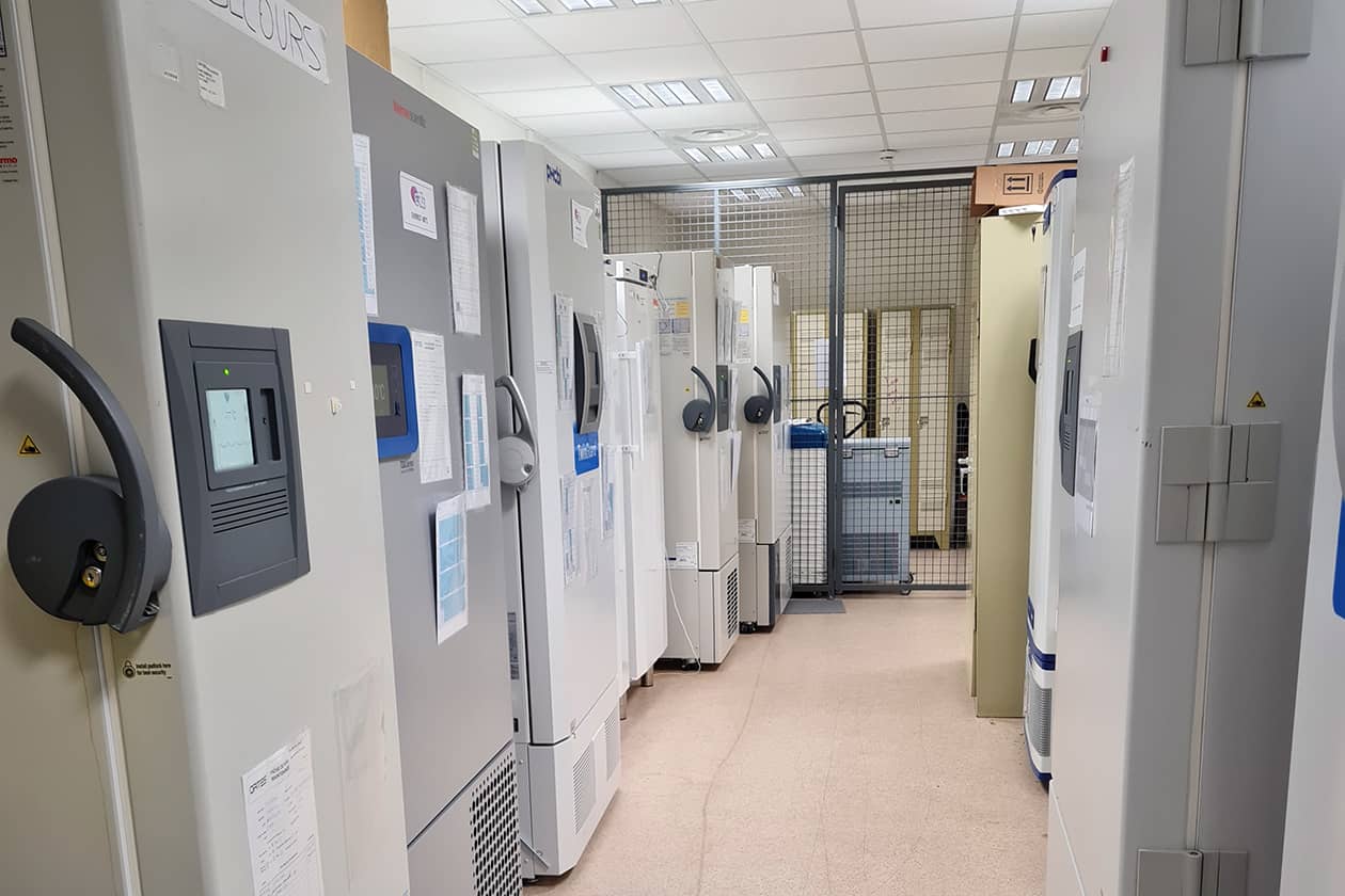 <hr>Salle de congélation du CRB-A.