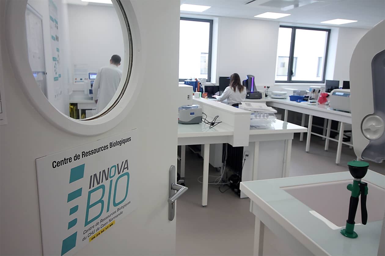 <hr>Le CRB InnovaBIO dispose de 150 m2 dédiés au biobanking.