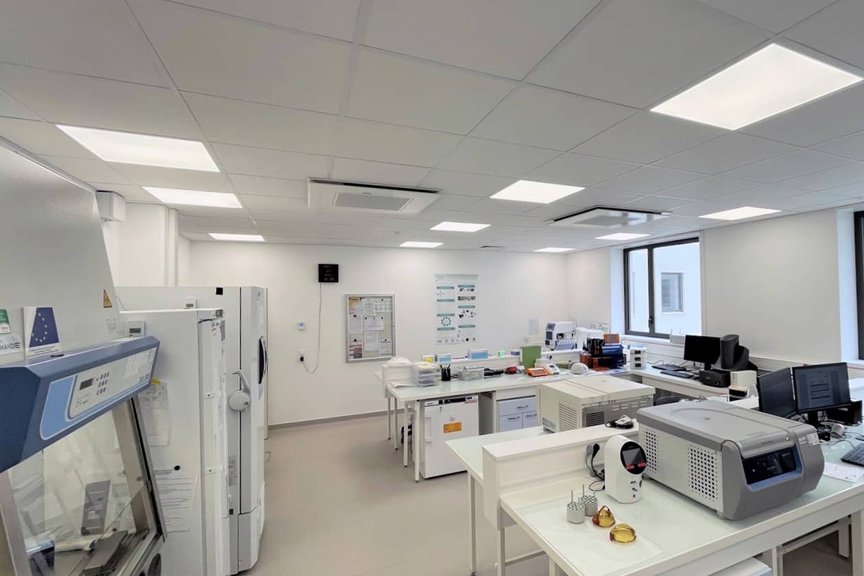 <hr>Laboratoire du CRB InnovaBIO.