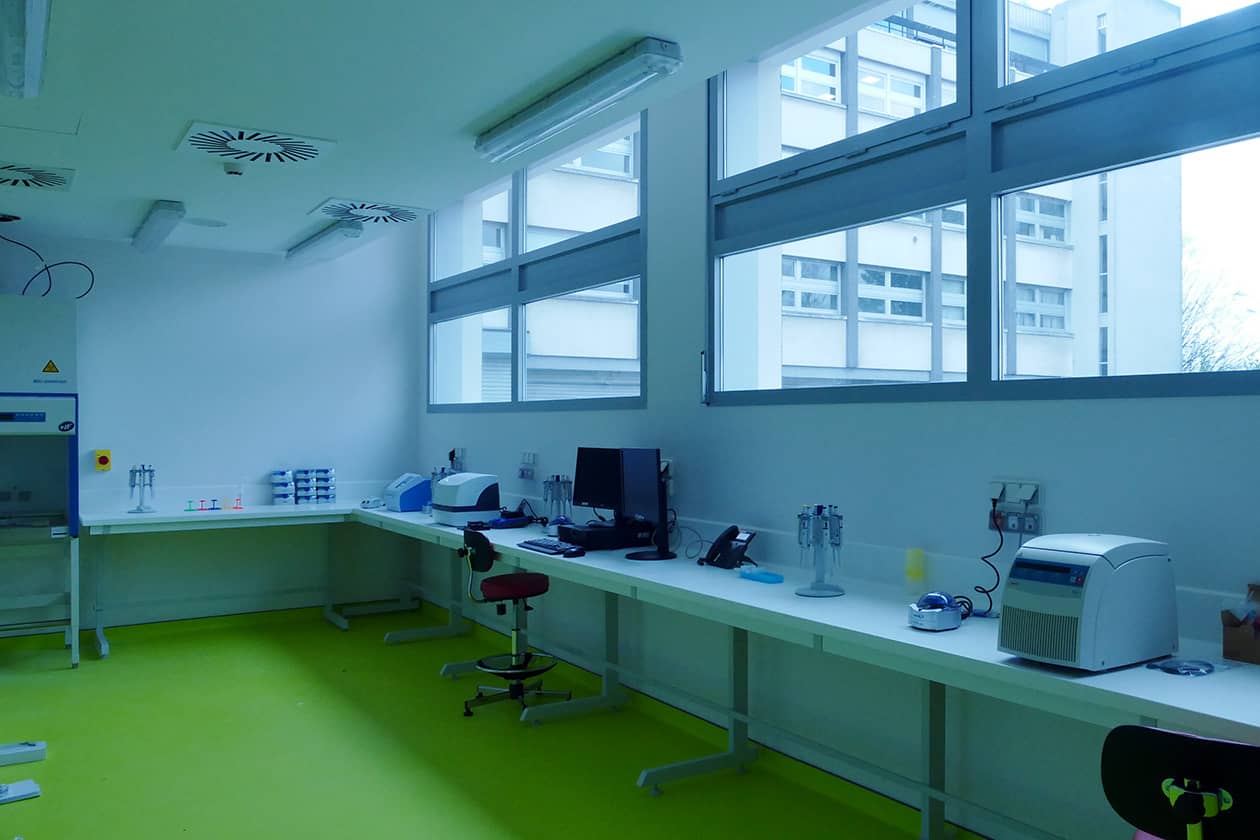 <hr>Laboratoire du CRB lorrain.