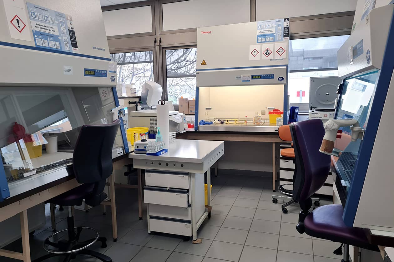 <hr>Laboratoire pour le traitement des fluides.