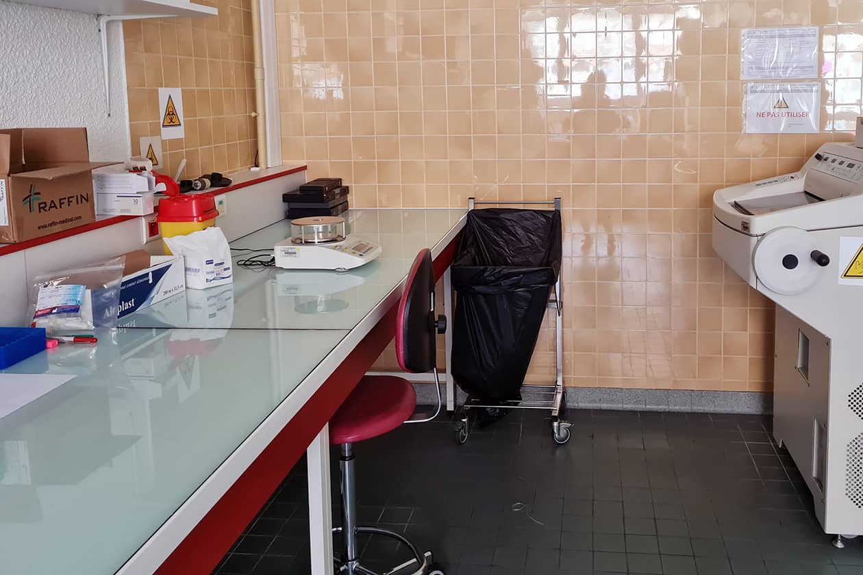<hr>Laboratoire pour la réalisation de coupes au cryostat.