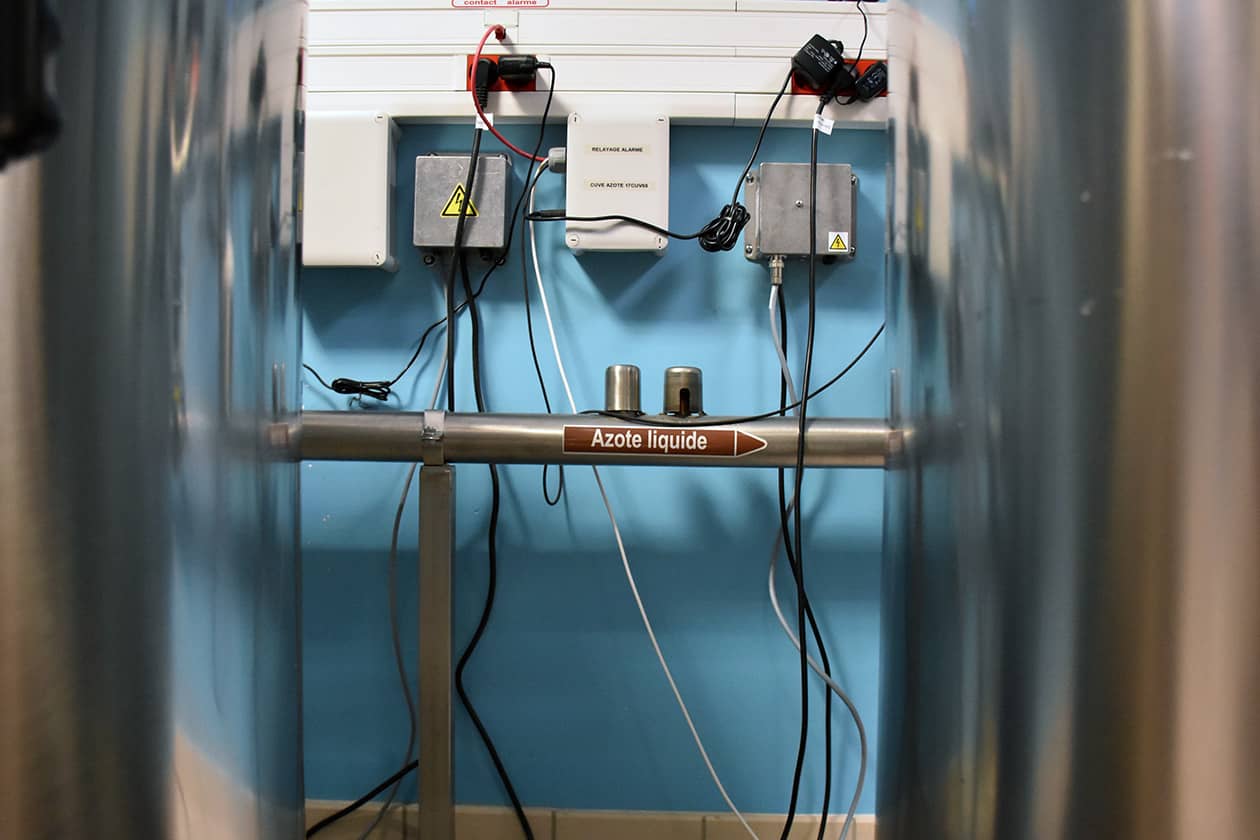 <hr>Ligne sous vide pour l’acheminement de l’azote liquide jusqu’aux cuves à remplissage automatique.