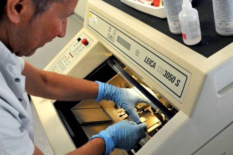 <hr>Le CRB exerce ses activités dans le cadre d'un système de management de la qualité certifié.