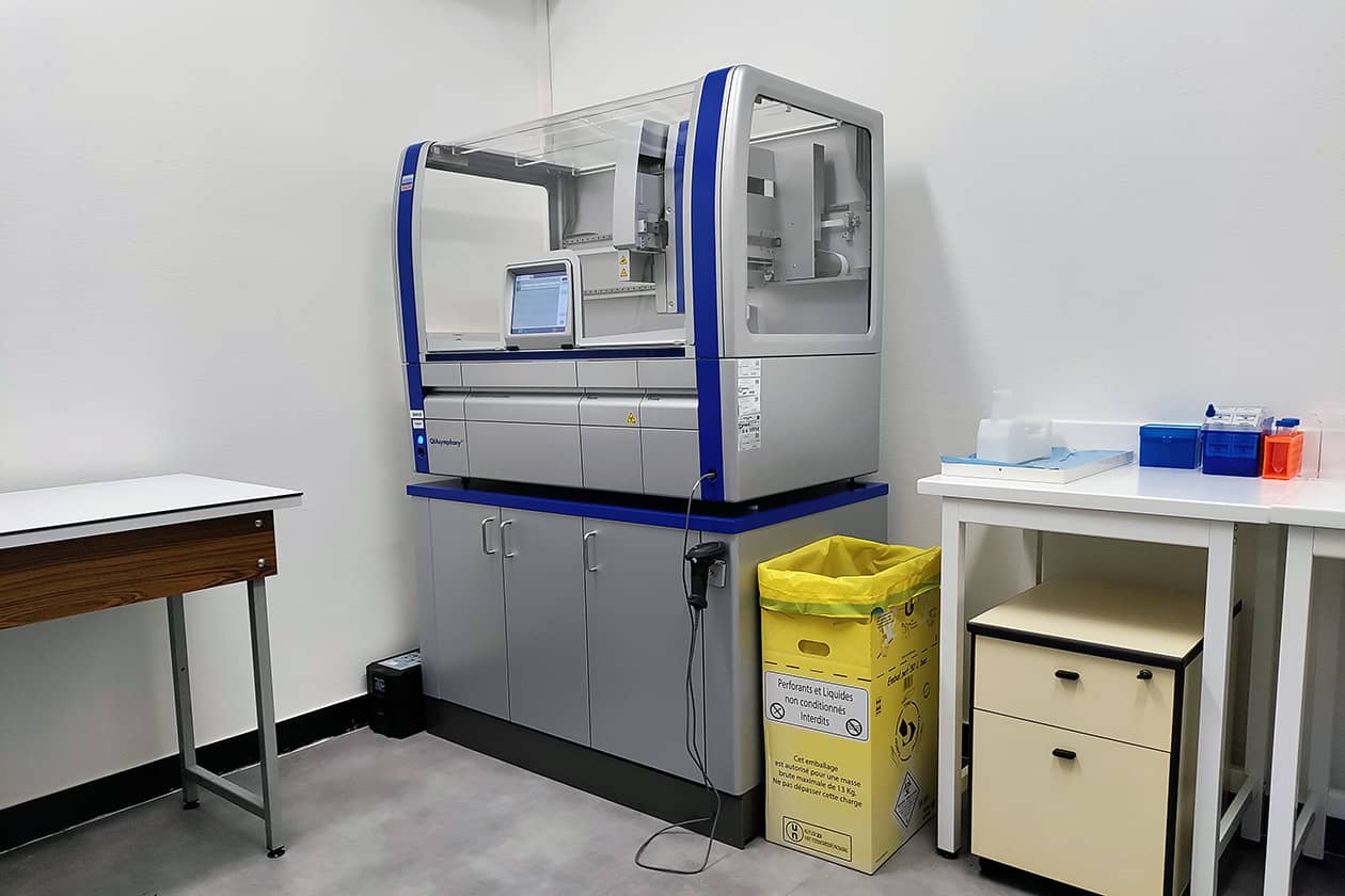 <hr>Automate QIAsymphony pour l’extraction d’ADN et d’ARN à partir du sang et l’extraction d’ADN du microbiote à partir de selles.