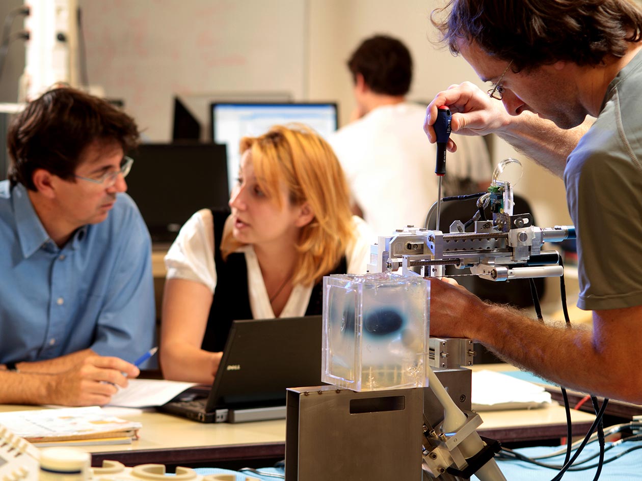 <hr>ECCAMI réunit cliniciens, chercheurs et industriels, favorise les échanges, les collaborations, l’innovation et la valorisation.