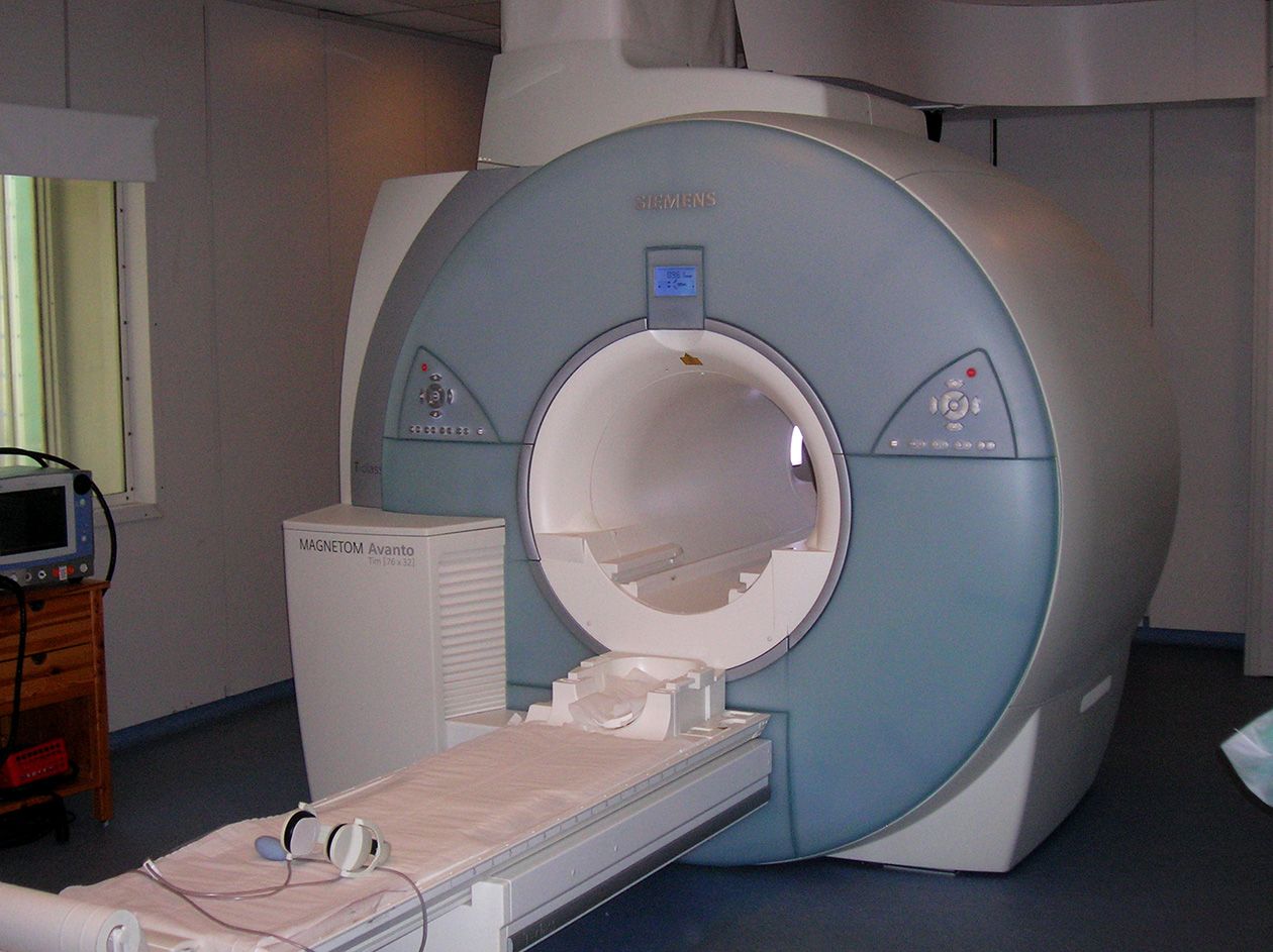 <hr>IRM Siemens Avanto 1.5T corps entier.