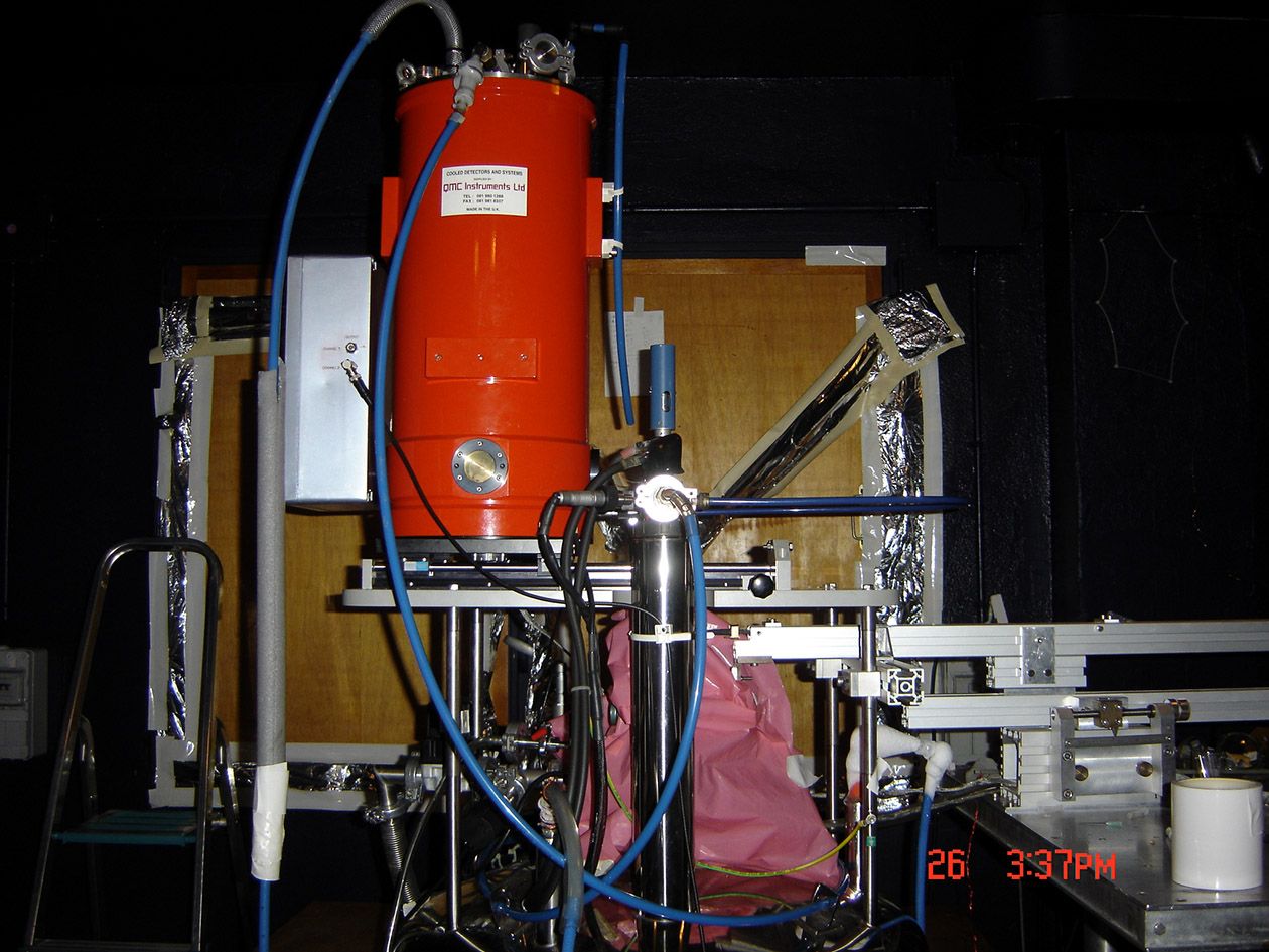 <hr>Détecteur Bolomètre dans le montage RPE CW 95/180/285 GHz conçu pour la plateforme.