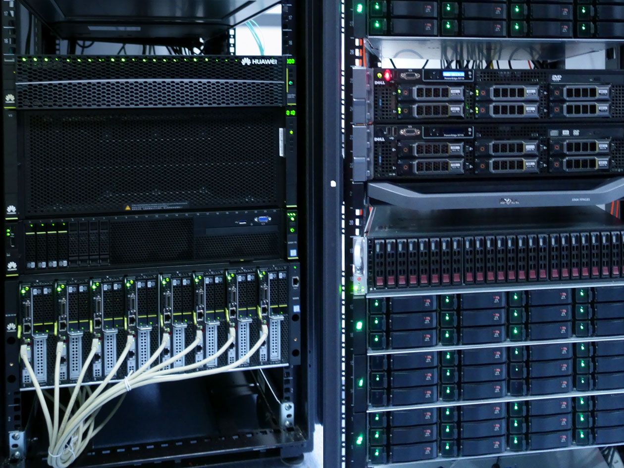 <hr>Serveurs d’interrogation et de stockage pour l’analyse et le traitement de données protéomiques sur la plateforme.