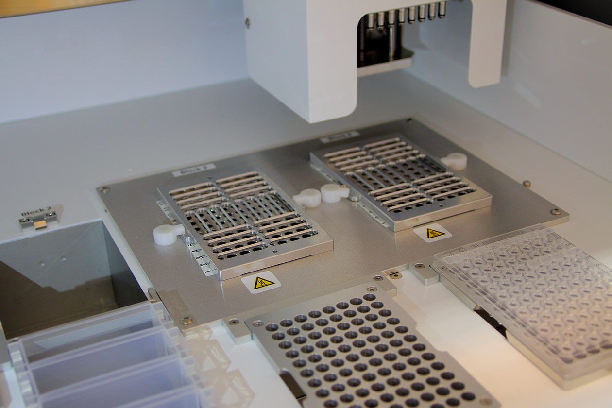 <hr>Intérieur du robot de préparation de banques ChIPseq IPstar.