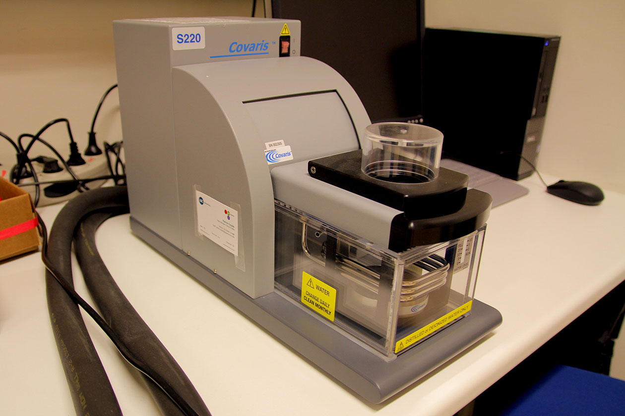 <hr>Système de sonication de l’ADN Covaris S220.