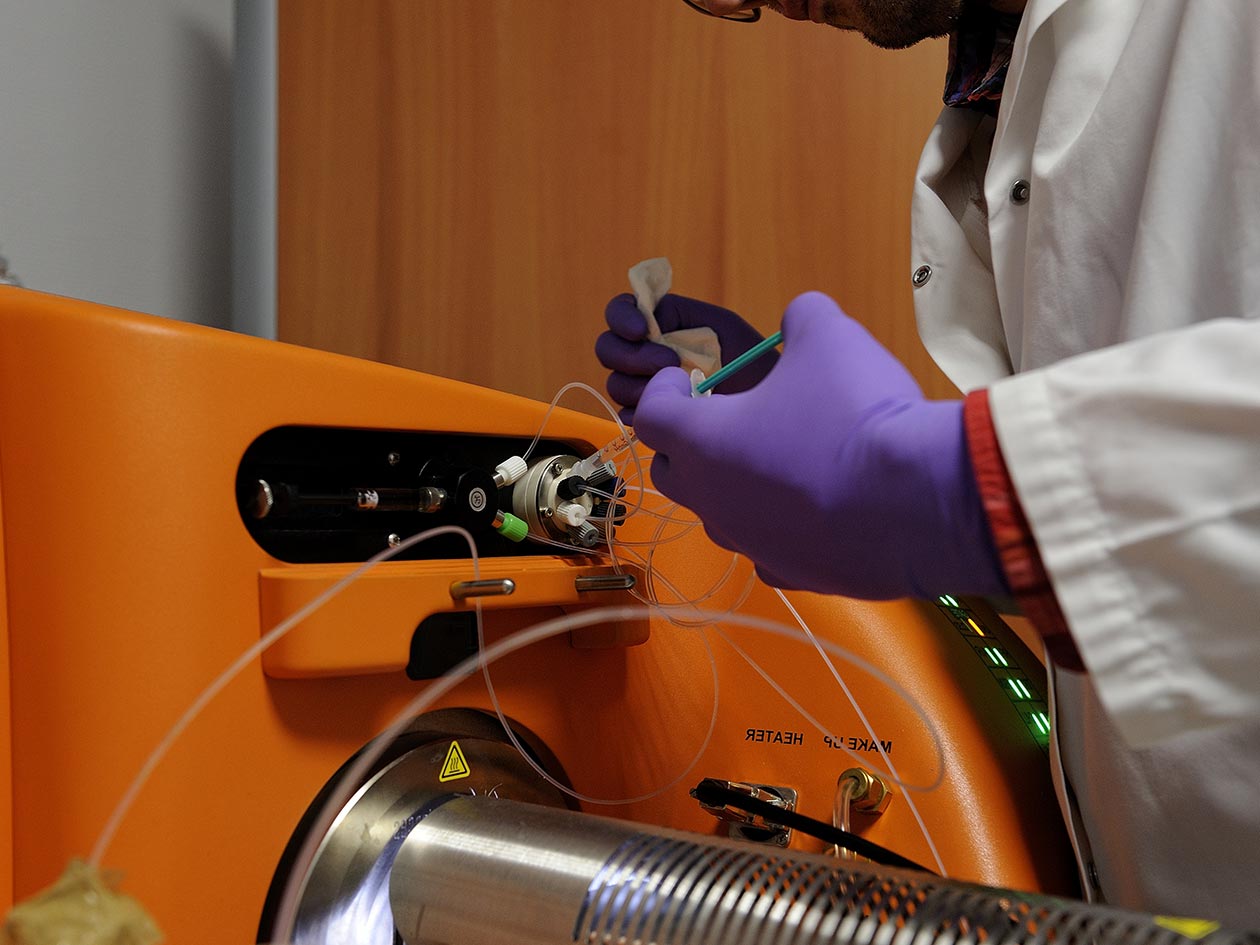 <hr>Cytomètre de masse haut débit pour l'analyse quantitative de cellules uniques (AniRA-Cytométrie). © P. Delapierre, Inserm.