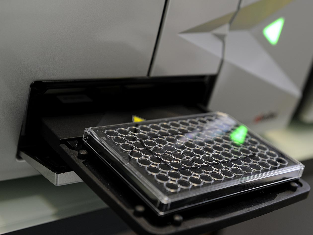 <hr>Lecteur Elisa/Luminex pour les dosages de cytokines réalisés par la plateforme AniRA-ImmOs.