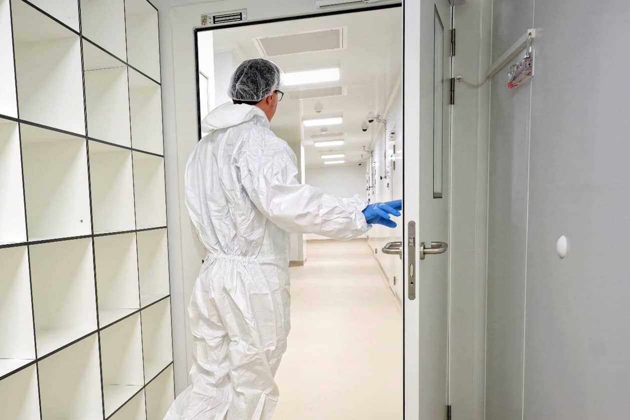 <hr>Accès règlementé à la zone expérimentale en milieu confiné A2 et gnotobiotique (AniRA-PlexMico, AniRA-PBES). © Inserm, V. Moncorgé.