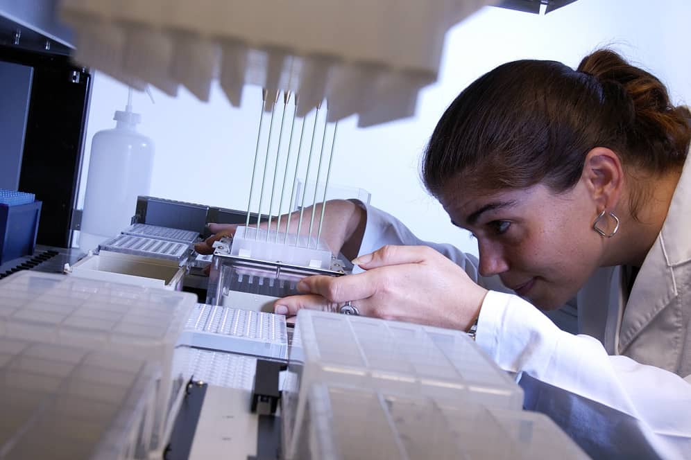 <hr>Réalisation d’une purification de protéines au format 96 puits sur le robot Tecan EVO 200.