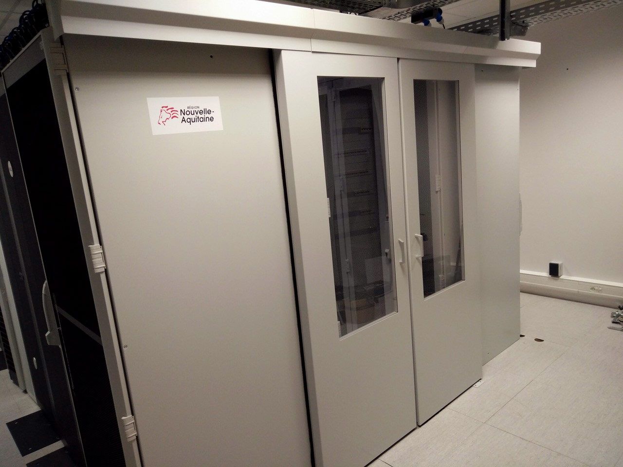 <hr>Salle des serveurs de calcul et de stockage de la plateforme CBiB.