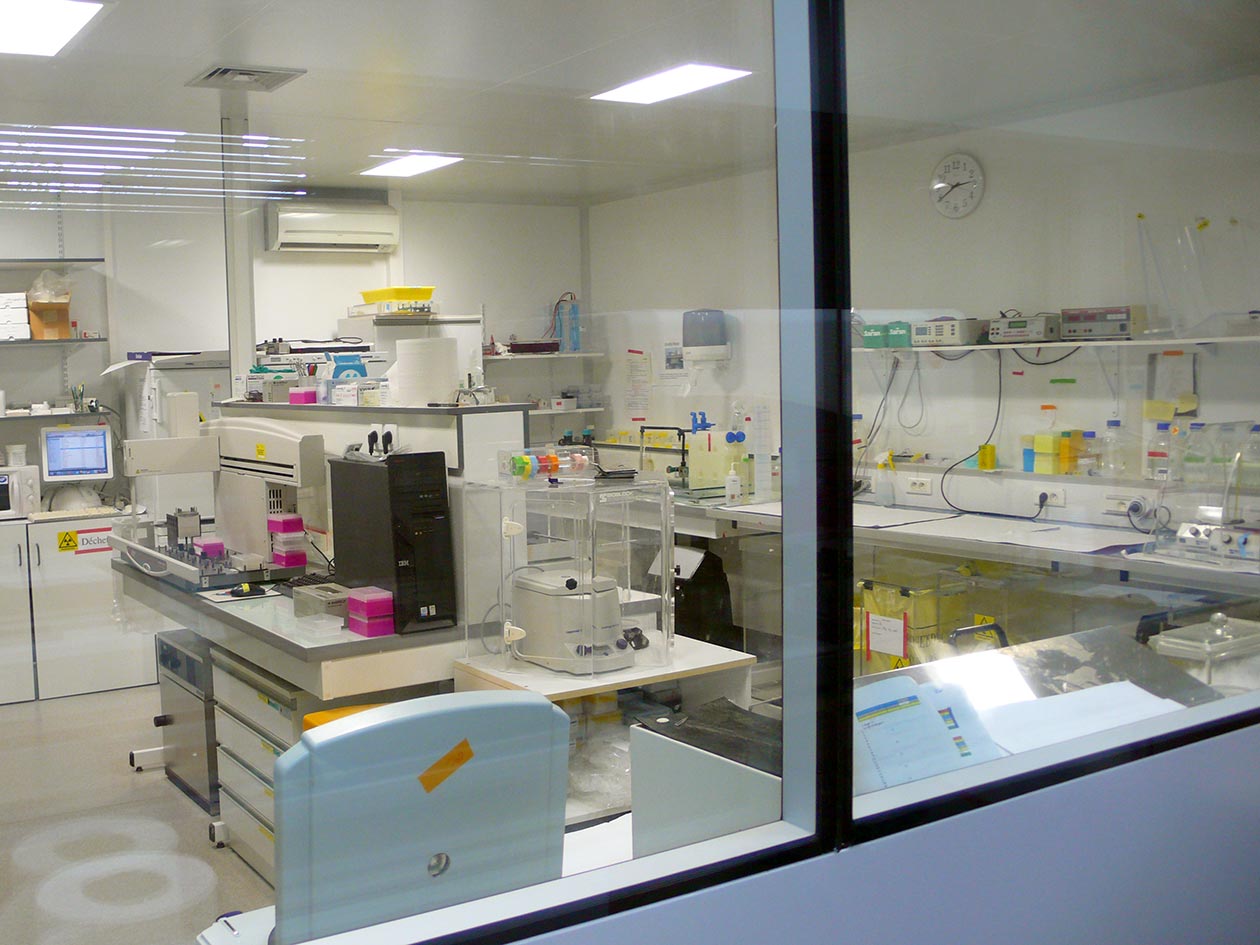 <hr>Laboratoire de type L2 pour le développement et la mise en œuvre de tests enzymatiques radioactifs (3H et/ou 32P).