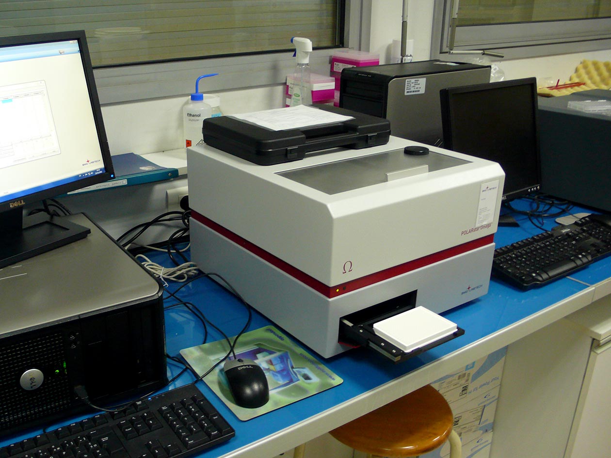 <hr>Fluorimètre Phérastar utilisé dans les tests d’activité ou d’interaction par technique de fluorescence, polarisation ou HTRF.