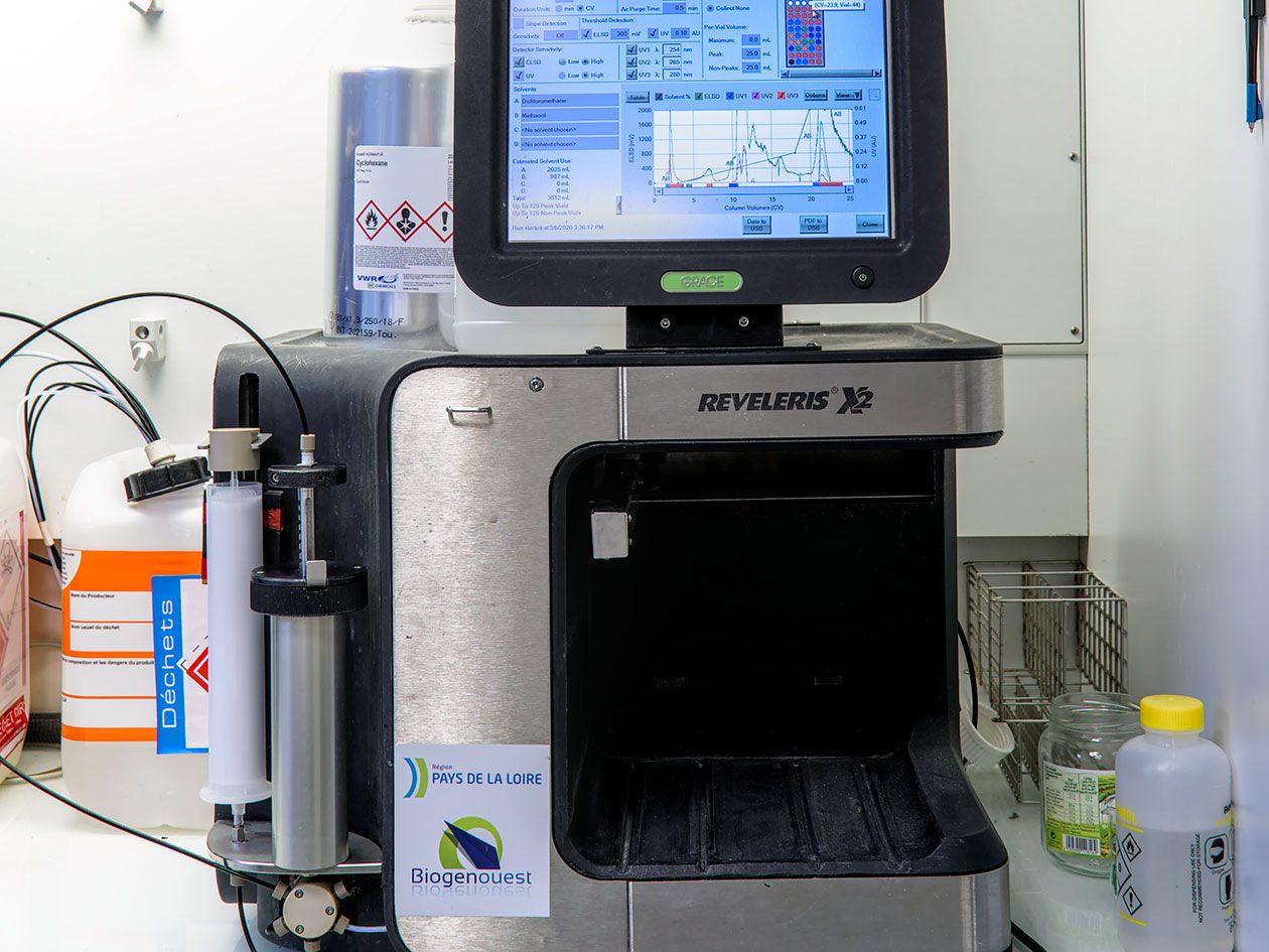 <hr>Le Reveleris X2 BUCHI permet des purifications automatiques rapides de bruts réactionnels, un gain de temps et une économie en solvants.