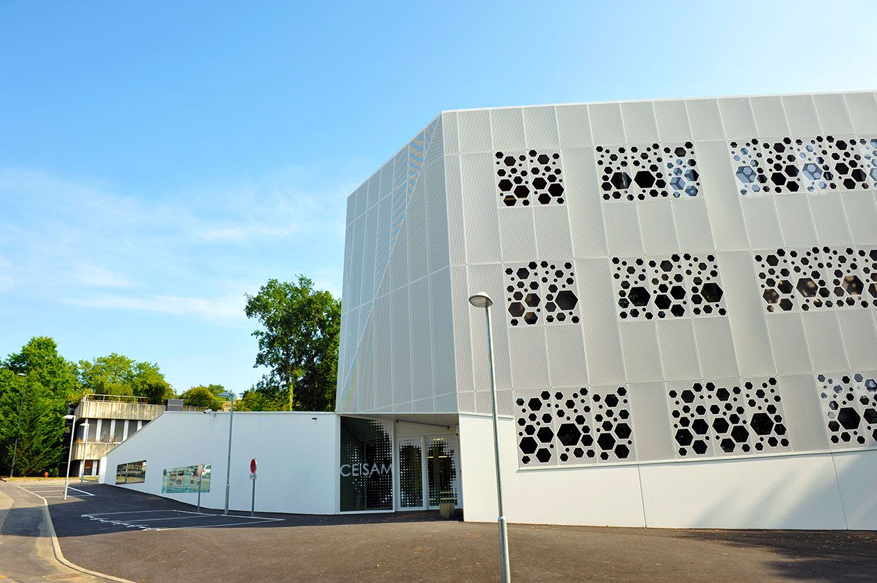 <hr>La plateforme CHEM-Symbiose est localisée au sein du laboratoire CEISAM (UMR6230 CNRS) de Nantes Université.