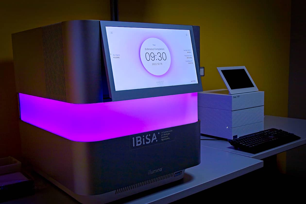 <hr>Séquenceurs Illumina NextSeq 2000 et iSeq-100.