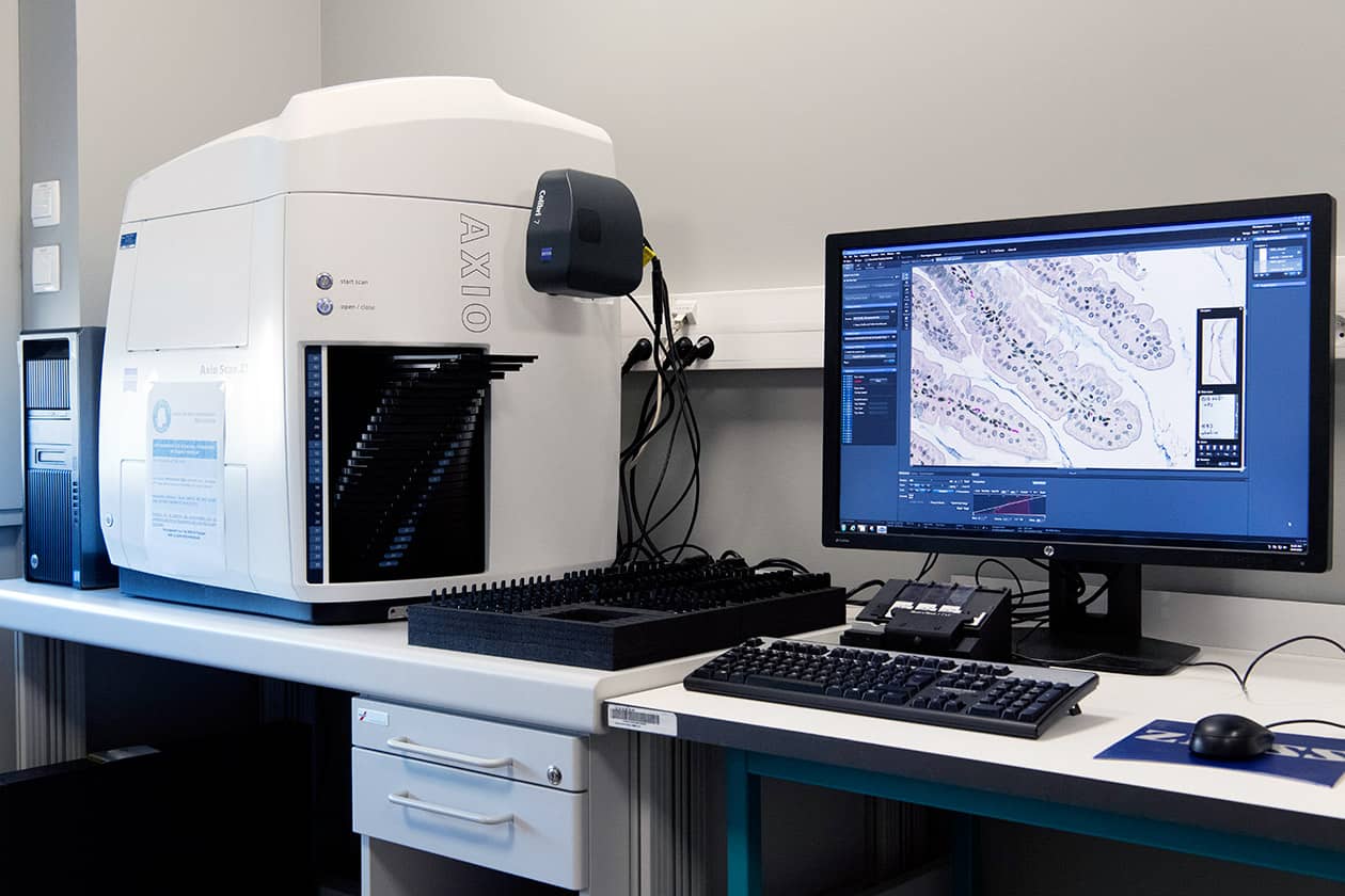 <hr>Scanner de lames Axioscan Z1 (Zeiss).