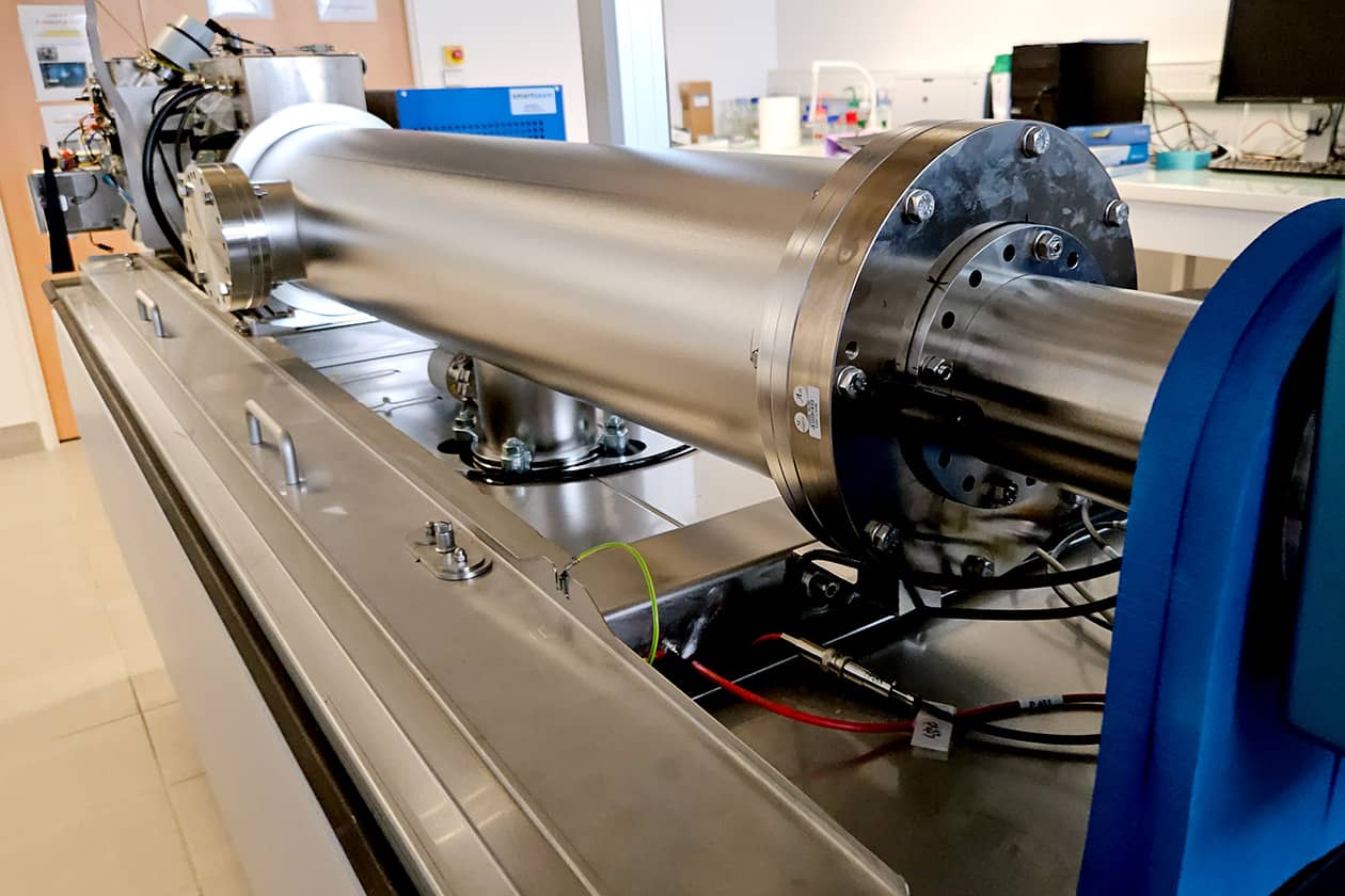 <hr>Tube de vol de l’Ultraflex III TOF-TOF (Bruker).