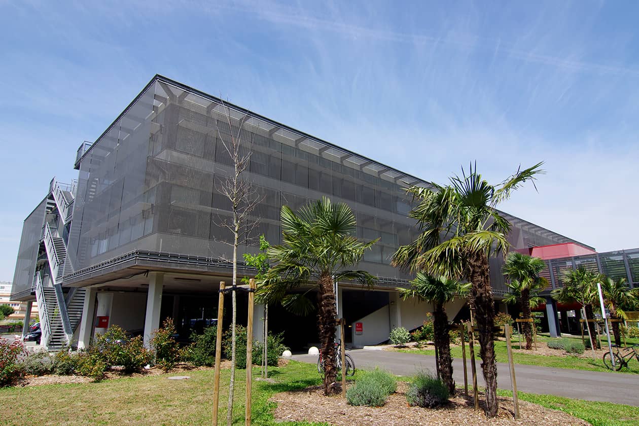 <hr>Bâtiment CARF hébergeant la plateforme Bordeaux Proteome au sein de l’Université de Bordeaux.