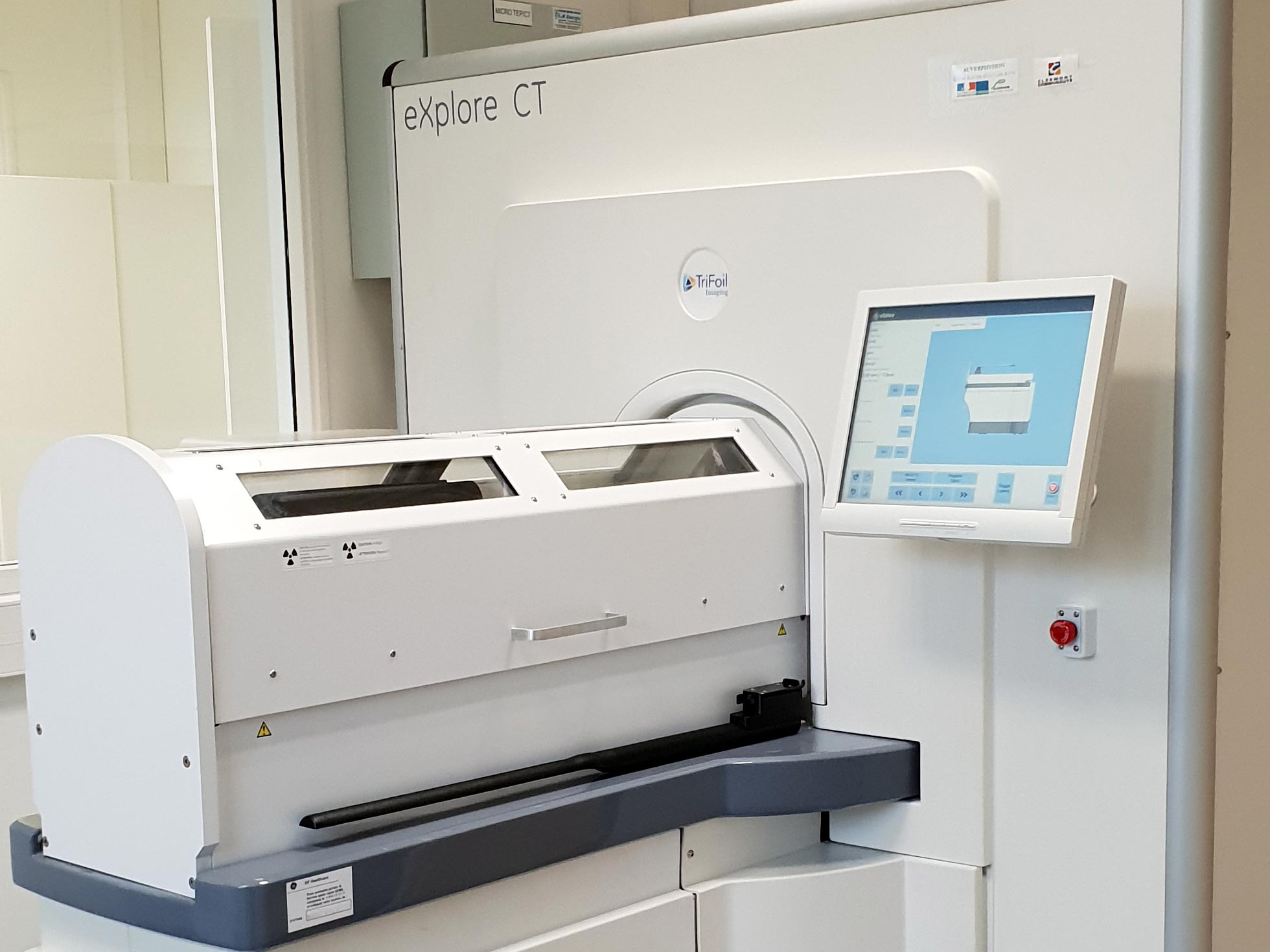 <hr>Scanner à rayons X (tomodensitométrie, TDM) pour les explorations osseuses et le suivi d’agents de contraste chez le petit animal.