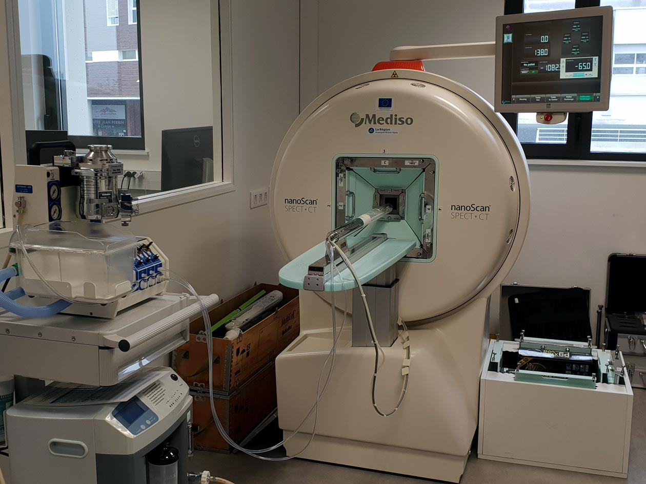 <hr>SPECT-CT pour le suivi de radiotraceurs in vivo.
