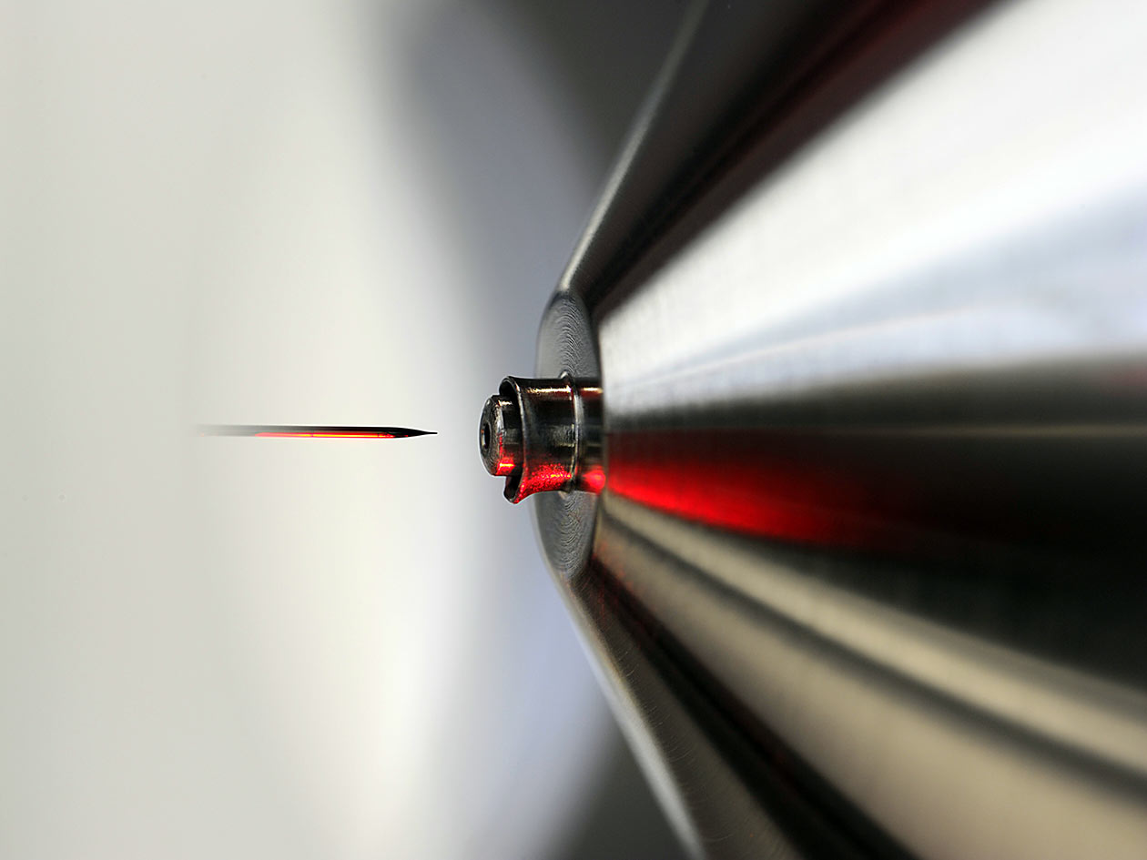<hr>Vue sur l'aiguille d'électrospray et l'entrée des ions dans le spectromètre de masse LTQ-Orbitrap XL (Thermo).