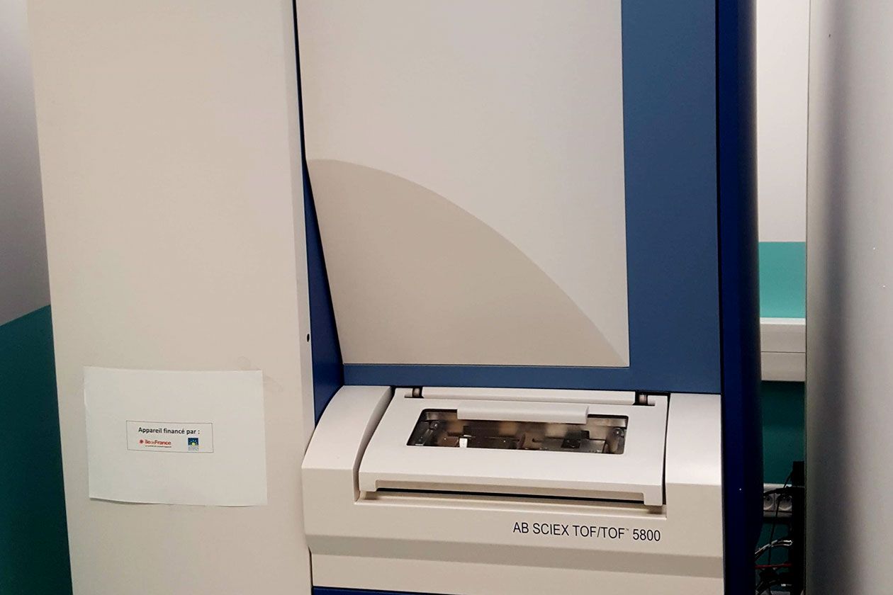 <hr>Spectromètre de masse MALDI-TOF/TOF 5800 (Sciex).