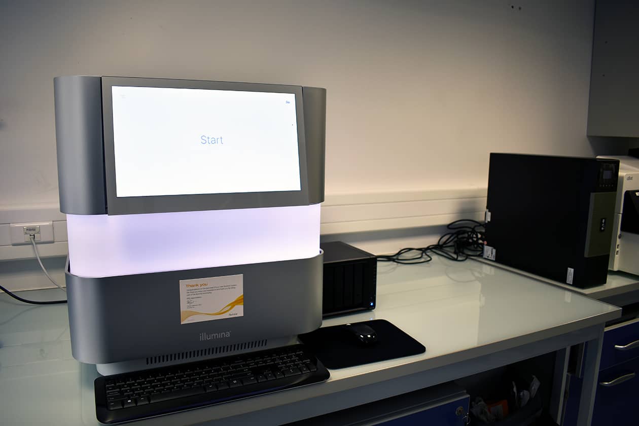 <hr>Appareil de séquençage NextSeq 2000 (Illumina).