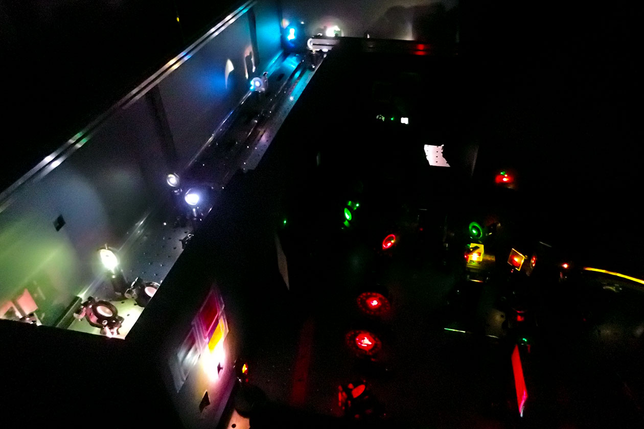<hr>Génération d'excitation alternée picoseconde à partir d'une source laser super-continuum pour des expériences de smFRET.