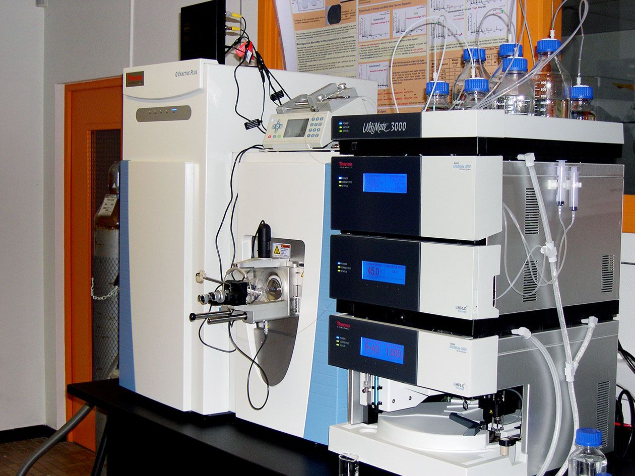 <hr>NanoLC couplée à un Orbitrap Q Exactive Plus pour les analyses de protéomique bottom-up.
