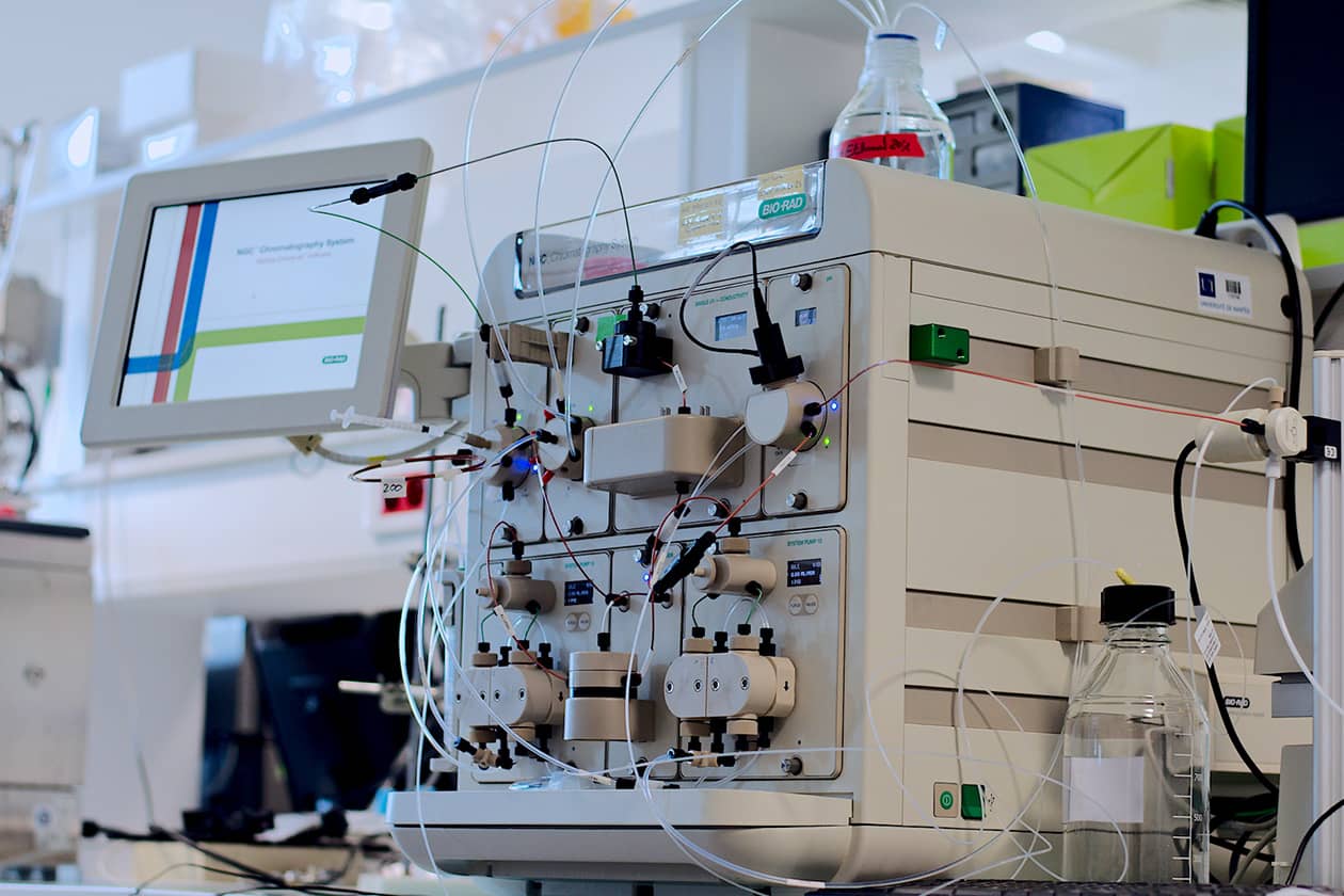 <hr>Station de purification de chromatographie NGC Quest 10 (Bio-Rad). © Nantes Université, P2R.