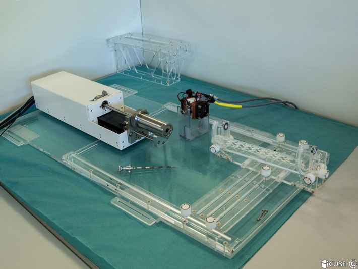 <hr>Prototype de système d’injection de ciment orthopédique téléopéré pour la vertébroplastie percutanée sous rayons X.