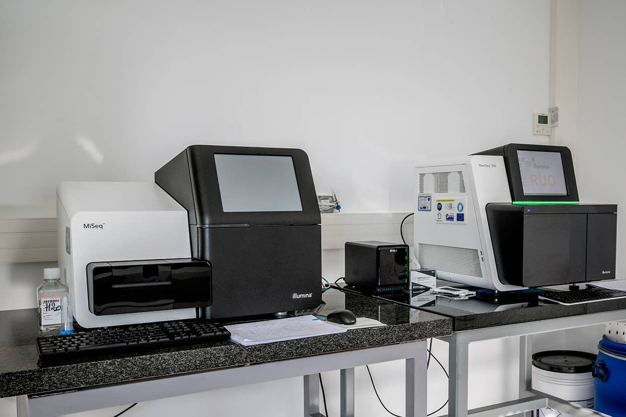 <hr>Séquenceurs NGS MiSeq et NextSeq (Illumina).