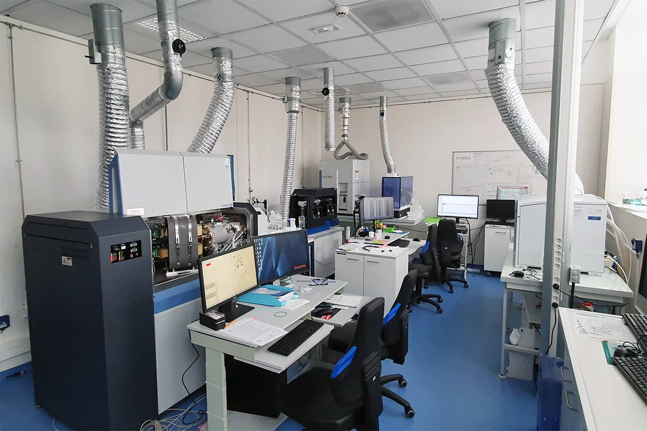 <hr>Laboratoire d’analyse ICP-MS et ablation laser. © IRSN.