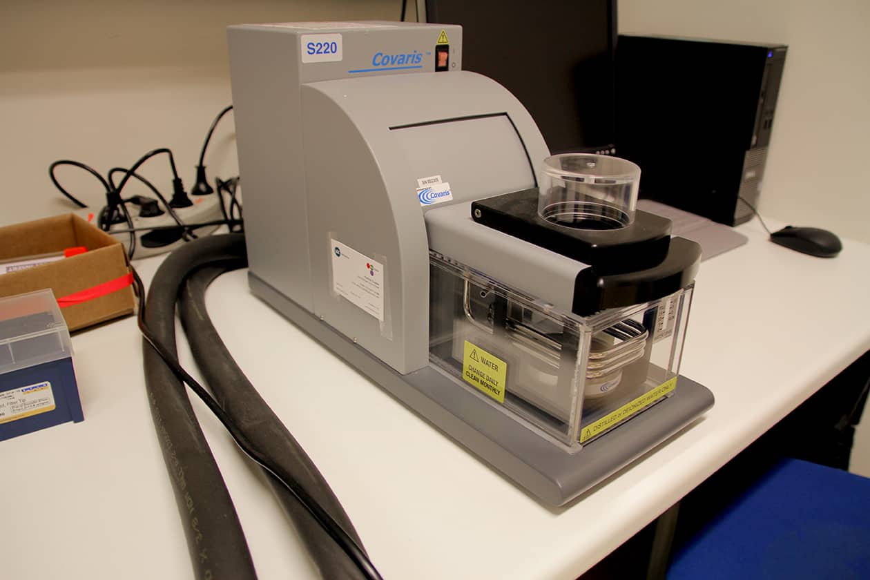 <hr>Système de sonication de l’ADN Covaris S220.