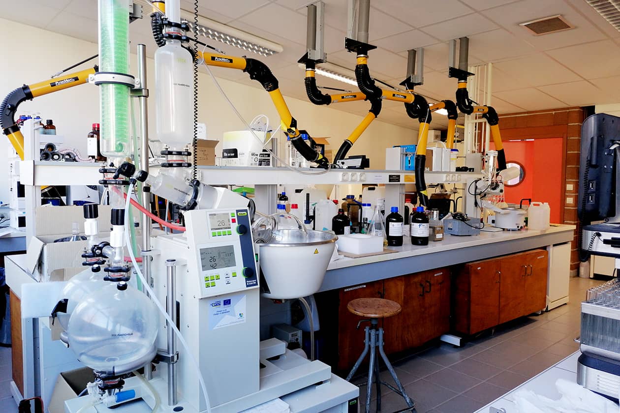 <hr>Salle de synthèse organique et scale-up.