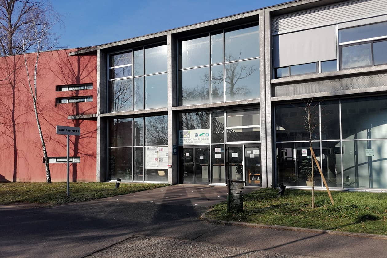 <hr>Locaux de l’Institut de chimie organique et analytique (ICOA) hébergeant la plateforme SALSA.