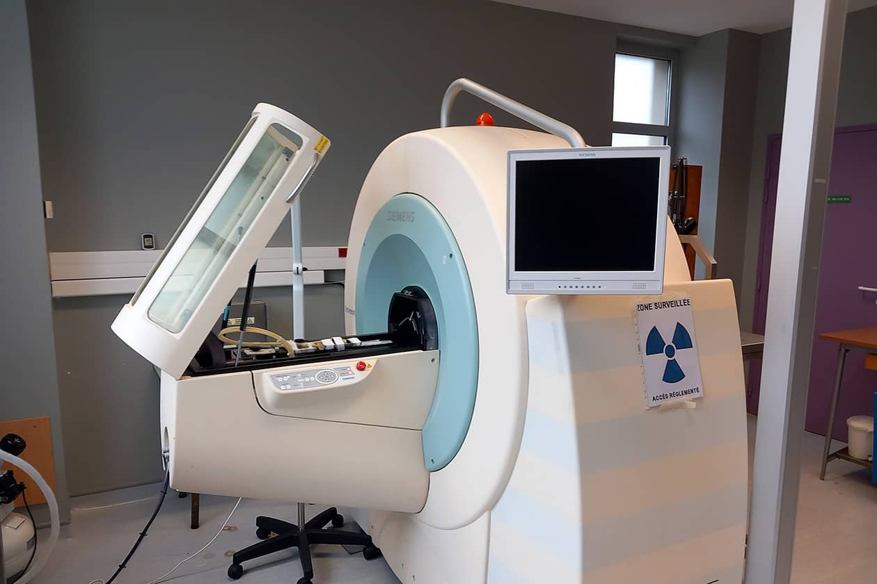 <hr>Appareil de tomographie par émission de positons couplé à un scanner à rayons X pour rongeurs.