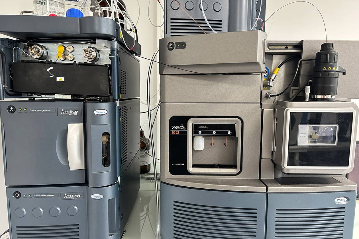 <hr>UHPLC-MS TQ Xevo TQ-XS (Waters).