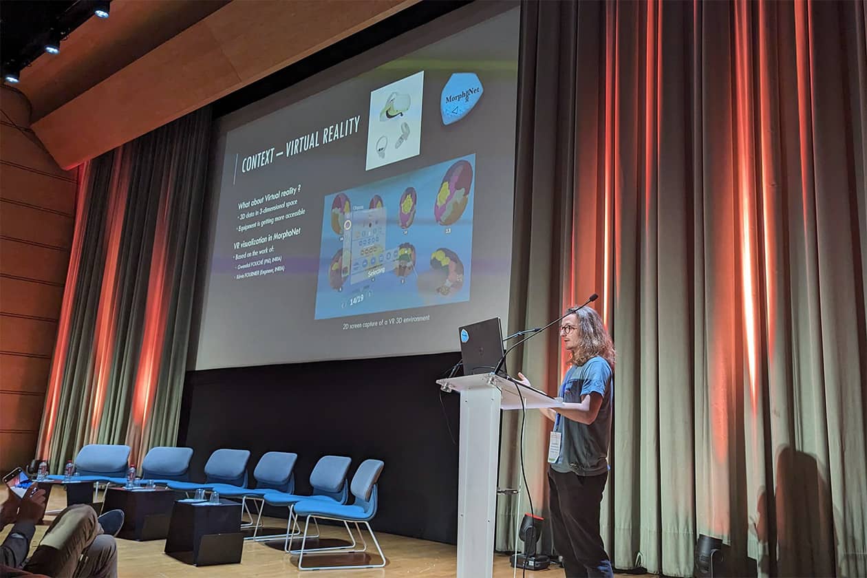 <hr>Présentation d’outils de réalité virtuelle en congrès.