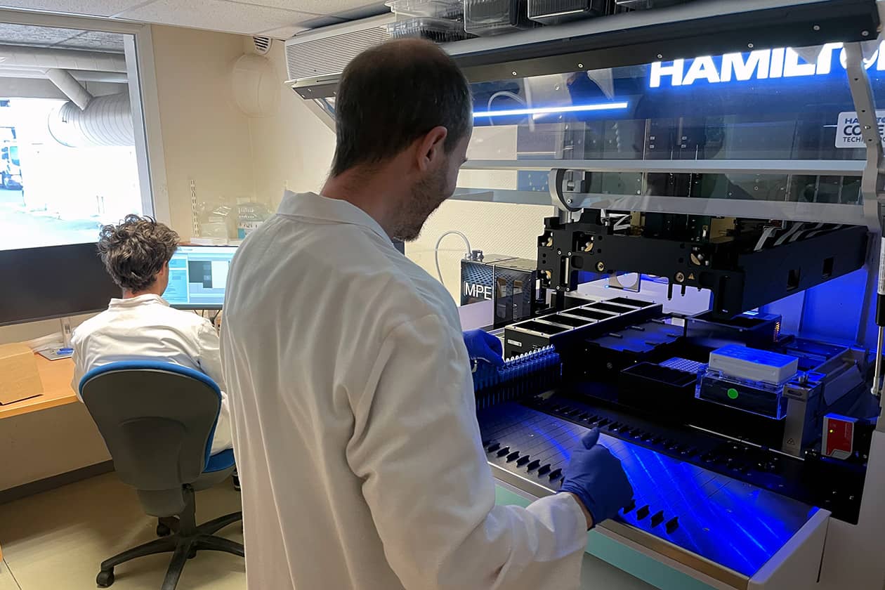 <hr>Automate d’extraction et d’hydrolyse de l’ADN à partir de sang pour l’analyse d’adduits à l’ADN et de biomarqueurs épigénétiques.