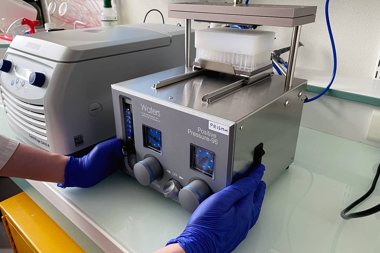 <hr>Extraction de biomarqueurs d’effets dans des matrices complexes par SPE ou SLE en pression positive.